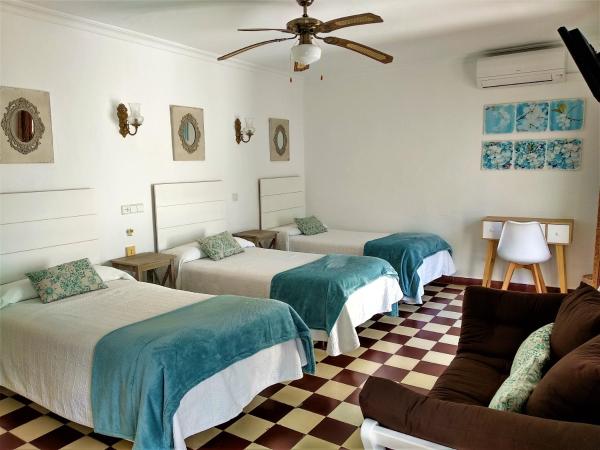 Hostal Enriqueta : photo 5 de la chambre chambre triple