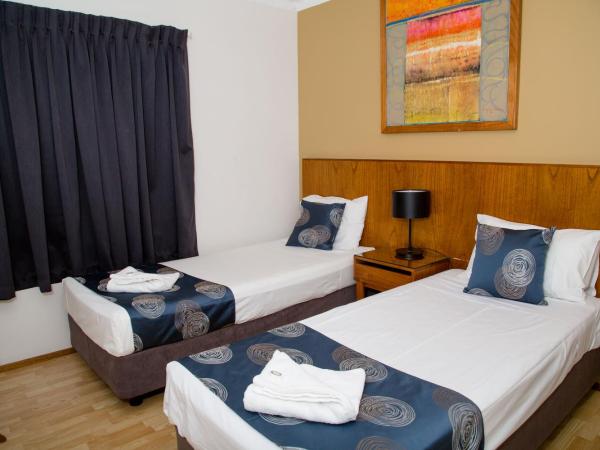 Cullen Bay Resorts : photo 8 de la chambre standard two bedroom apartment water views includes free parking & wifi