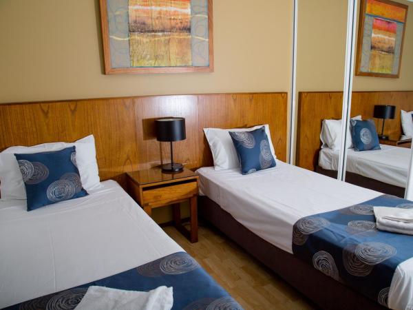 Cullen Bay Resorts : photo 5 de la chambre standard two bedroom apartment water views includes free parking & wifi