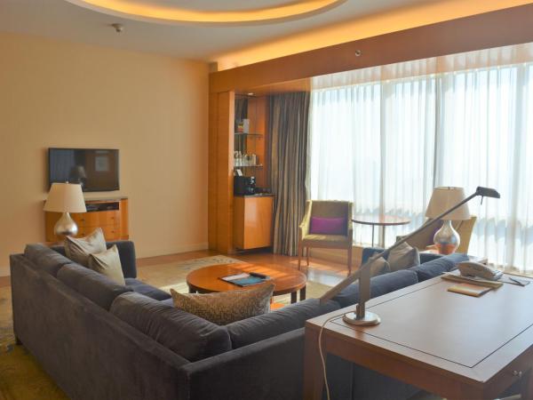 Four Seasons Hotel Mumbai : photo 6 de la chambre suite lit king-size de luxe - vue sur mer