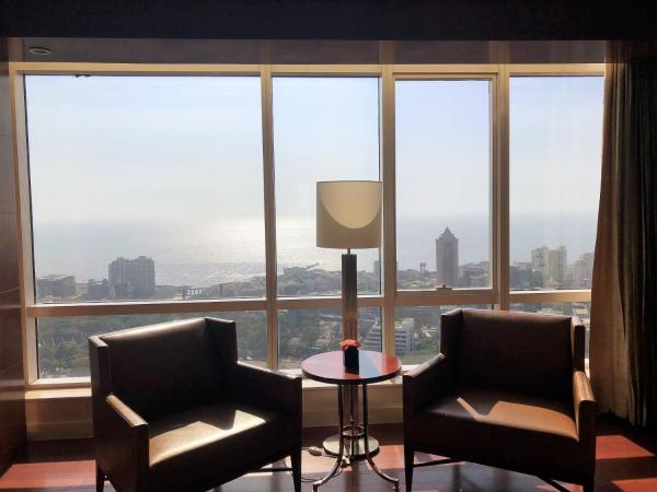 Four Seasons Hotel Mumbai : photo 3 de la chambre presidential suite with king bed with 15% discount on food and soft beverage, laundry and spa services