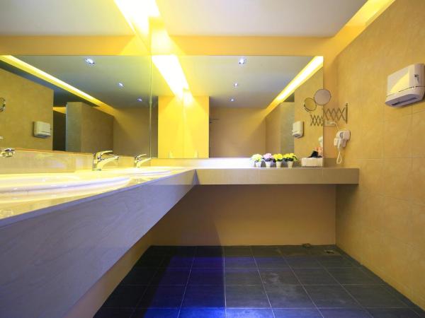 Tuk Tuk Hostel : photo 7 de la chambre chambre simple avec salle de bains commune