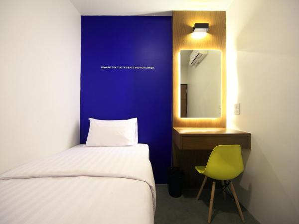 Tuk Tuk Hostel : photo 3 de la chambre chambre simple avec salle de bains commune