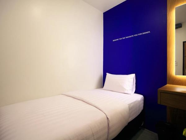 Tuk Tuk Hostel : photo 5 de la chambre chambre simple avec salle de bains commune