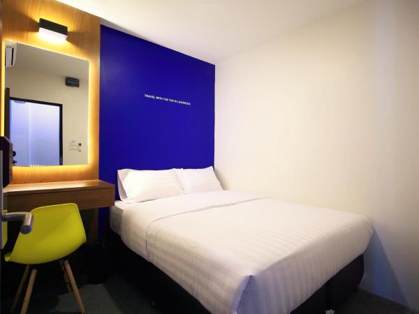 Tuk Tuk Hostel : photo 4 de la chambre chambre lit queen-size avec salle de bains commune