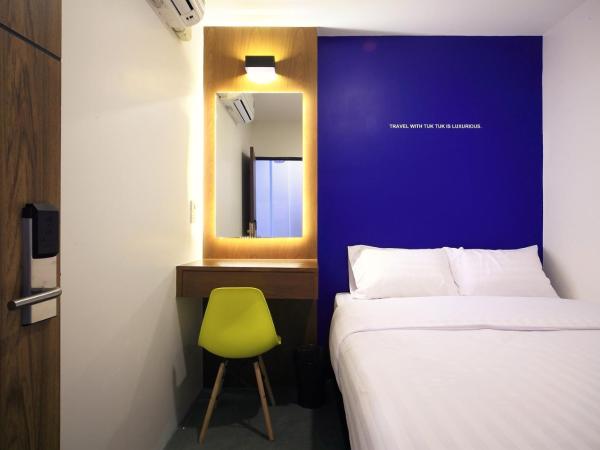 Tuk Tuk Hostel : photo 3 de la chambre chambre lit queen-size avec salle de bains commune