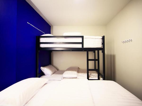 Tuk Tuk Hostel : photo 4 de la chambre chambre triple avec salle de bains commune