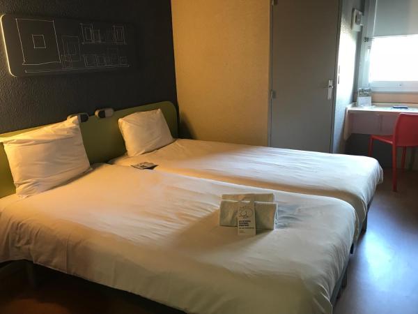 ibis budget Arles Sud Fourchon : photo 5 de la chambre chambre lits jumeaux