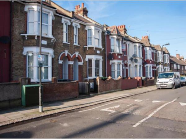 Rooms To Let In London : photo 1 de la chambre chambre double deluxe avec salle de bains commune