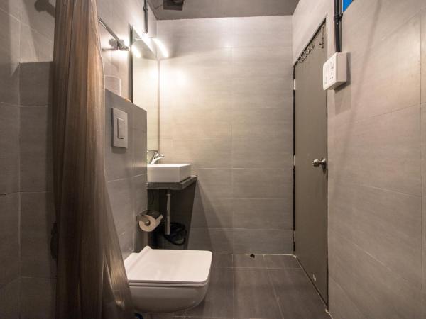 Backpacker Cowies : photo 7 de la chambre dortoir mixte de 6 lits avec salle de bains privative 