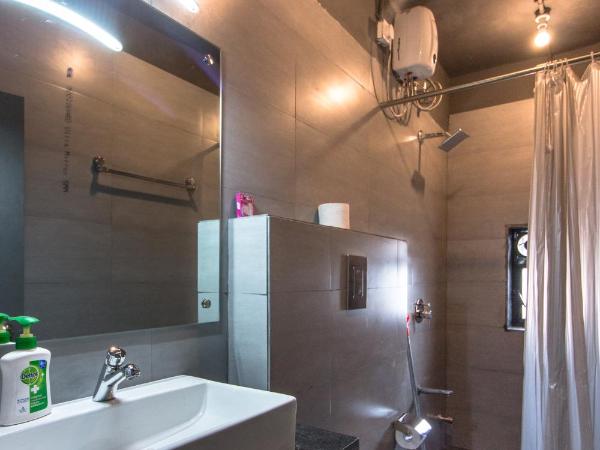 Backpacker Cowies : photo 5 de la chambre dortoir mixte de 6 lits avec salle de bains privative 