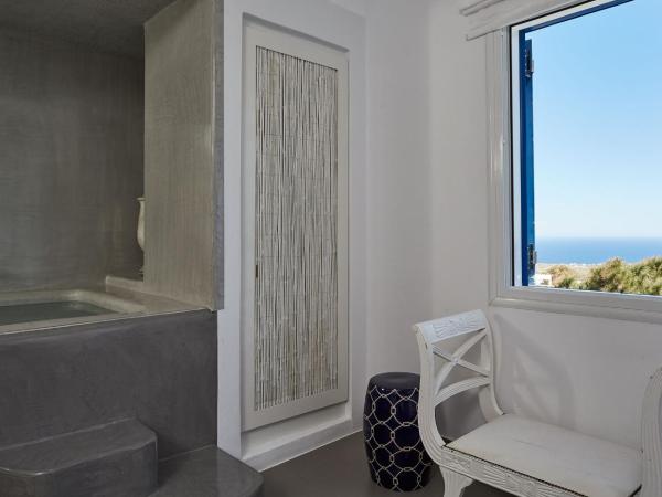 Loizos Stylish Residences : photo 9 de la chambre chambre lune de miel avec bain à remous