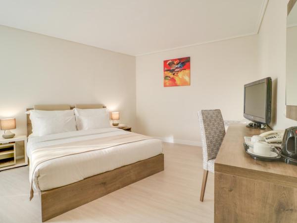 Palace Hotel Glyfada : photo 6 de la chambre chambre supérieure - vue latérale sur mer 