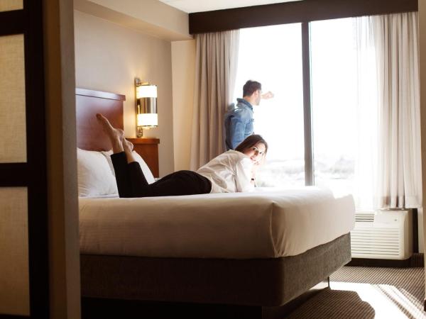 Hyatt Place Oklahoma City Bricktown : photo 1 de la chambre chambre lit king-size avec canapé-lit