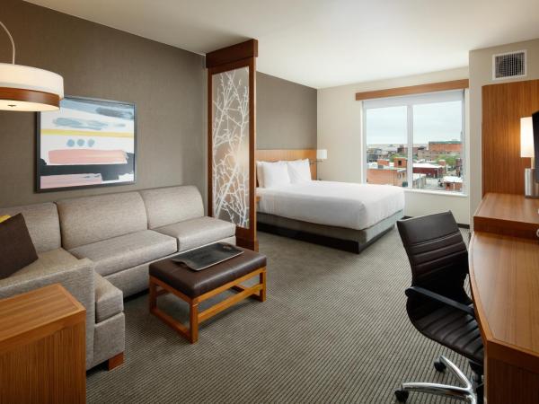 Hyatt Place Oklahoma City Bricktown : photo 2 de la chambre chambre lit king-size avec canapé-lit