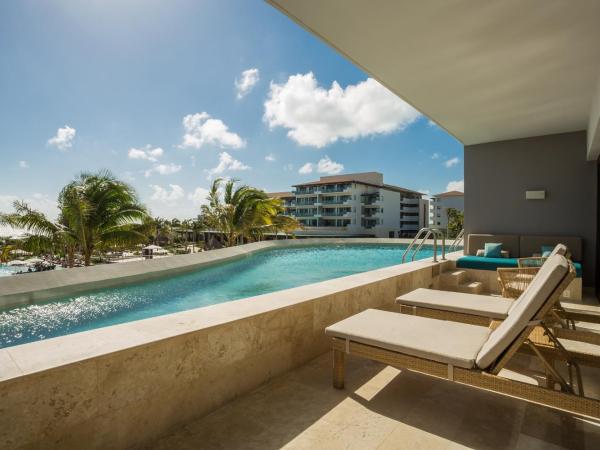 Dreams Playa Mujeres Golf & Spa Resort - All Inclusive : photo 6 de la chambre suite junior preferred club avec accès direct à la piscine - réservée aux adultes - vue sur océan