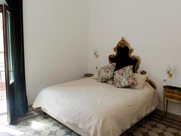 B&B Malvasia : photo 3 de la chambre suite lit king-size avec balcon