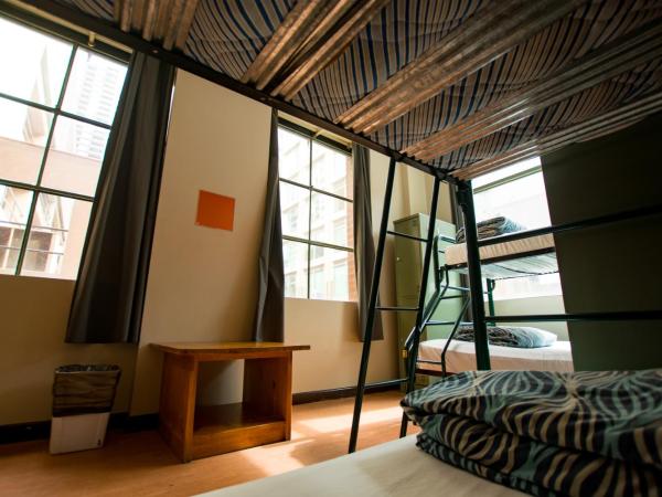 Melbourne City Backpackers : photo 2 de la chambre lit dans dortoir mixte de 4 lits avec salle de bains commune