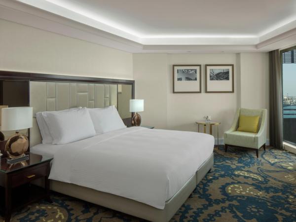 Radisson Blu Hotel, Dubai Deira Creek : photo 6 de la chambre suite junior avec accès au salon - comprend une navette gratuite pour kite beach, dubai mall / burj khalifa - vue sur crique