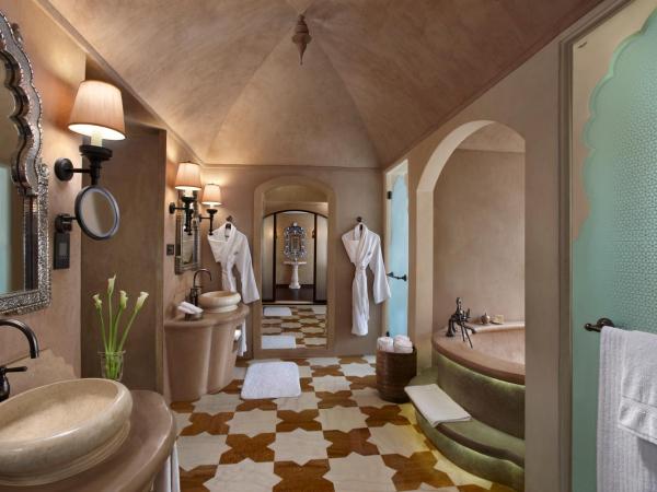 Fairmont Jaipur : photo 3 de la chambre signature twin room (02 pint of beer per room per stay, 20% off on spa,f&b and laundry, evening rituals shaam-e-khaas, happy hours ( buy 1 get 1) at anjum bar on selected beverages.)