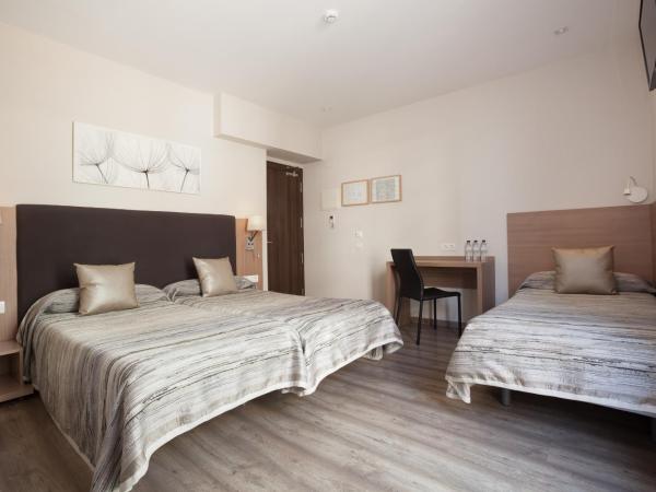 Hostal Centric : photo 1 de la chambre chambre triple