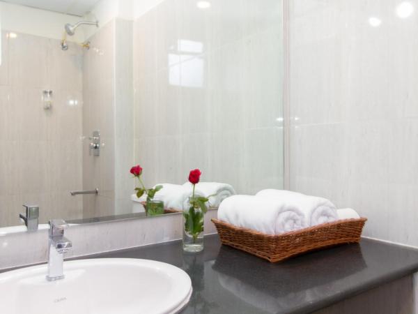 Sanctum Suites Whitefield Bangalore : photo 6 de la chambre chambre lit queen-size deluxe