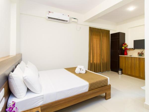 Sanctum Suites Whitefield Bangalore : photo 9 de la chambre chambre supérieure lit queen-size