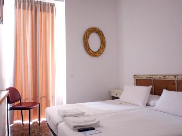 Pigal : photo 7 de la chambre chambre lits jumeaux avec salle de bains privative