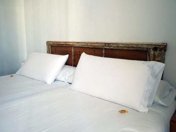 Pigal : photo 9 de la chambre chambre lits jumeaux avec salle de bains privative