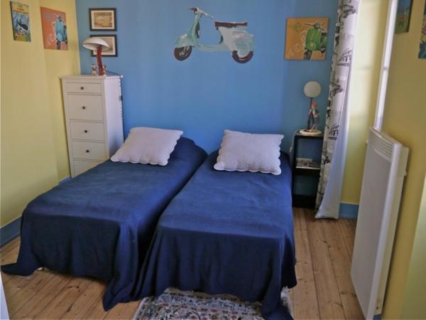 Chambre d'hôtes La Célestine : photo 6 de la chambre chambre familiale (2 adultes et 2 enfants)