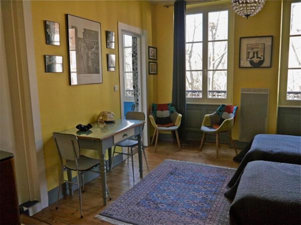 Chambre d'hôtes La Célestine : photo 3 de la chambre chambre familiale (2 adultes et 2 enfants)