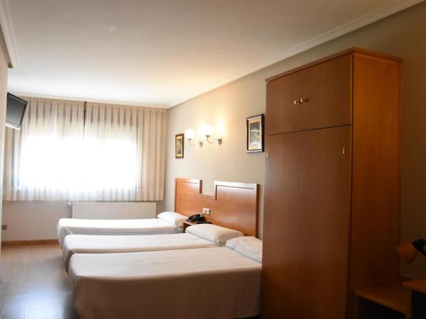 Hotel Carbayon : photo 1 de la chambre chambre quadruple