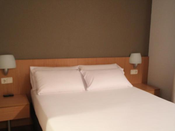 Hostal Abodi : photo 3 de la chambre chambre double ou lits jumeaux