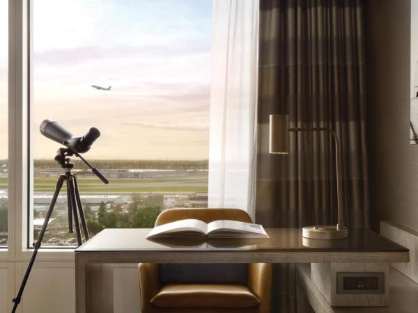 Fairmont Vancouver Airport In-Terminal Hotel : photo 6 de la chambre chambre fairmont gold avec 2 lits doubles