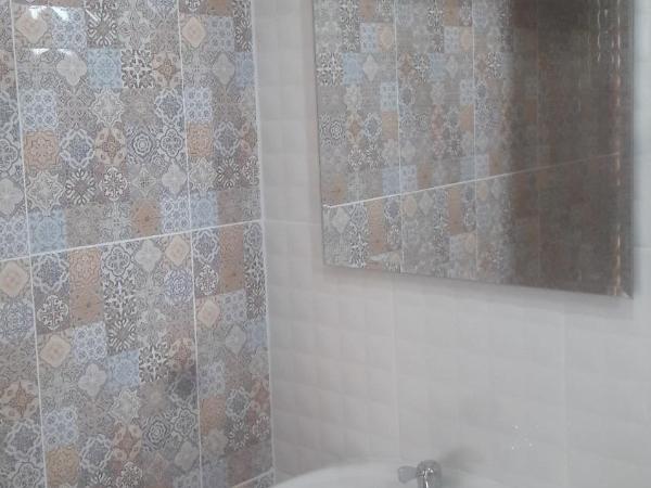 Chom Chan Guesthouse & Hostel : photo 9 de la chambre chambre lits jumeaux avec salle de bains privative