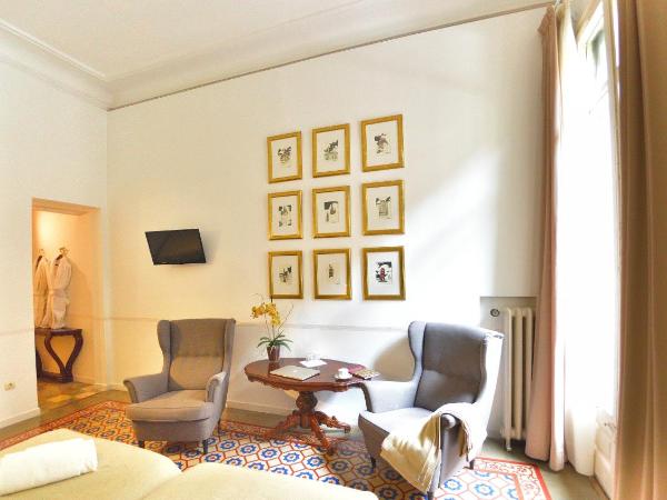 Mihlton Barcelona Boutique B&B : photo 5 de la chambre chambre triple supérieure avec balcon