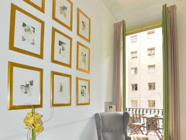 Mihlton Barcelona Boutique B&B : photo 2 de la chambre chambre triple supérieure avec balcon