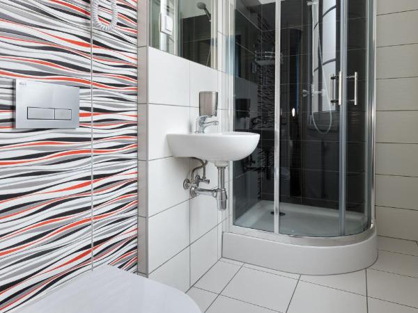 Premium Hostel : photo 1 de la chambre chambre double deluxe avec salle de bains privative