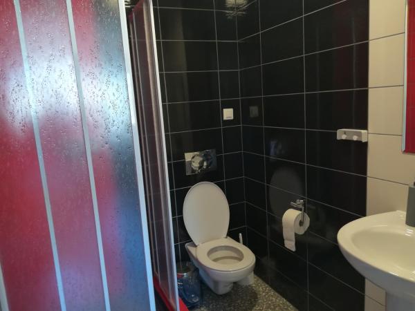 Tetris Sopot : photo 5 de la chambre chambre lits jumeaux avec salle de bains privative