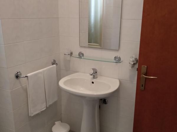 Agriturismo San Fedele : photo 4 de la chambre chambre double ou lits jumeaux avec salle de bains privative