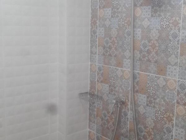 Chom Chan Guesthouse & Hostel : photo 4 de la chambre chambre lits jumeaux avec salle de bains privative