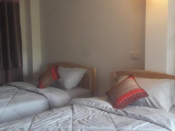 Chom Chan Guesthouse & Hostel : photo 7 de la chambre chambre lits jumeaux avec salle de bains privative