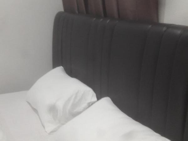 Chom Chan Guesthouse & Hostel : photo 6 de la chambre chambre lit queen-size avec balcon