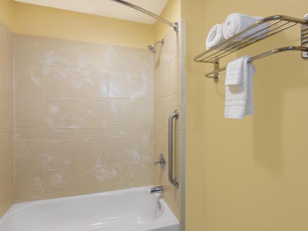 Days Inn by Wyndham New Orleans Pontchartrain : photo 5 de la chambre chambre lit king-size - non-fumeurs