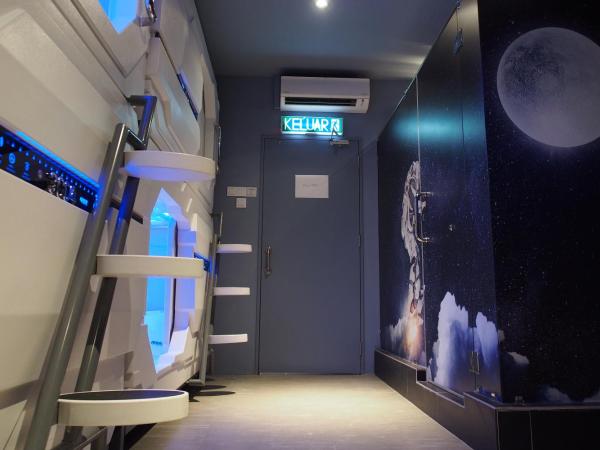 Space Hotel @ Chinatown Kuala Lumpur : photo 3 de la chambre chambre familiale deluxe avec salle de bains privative