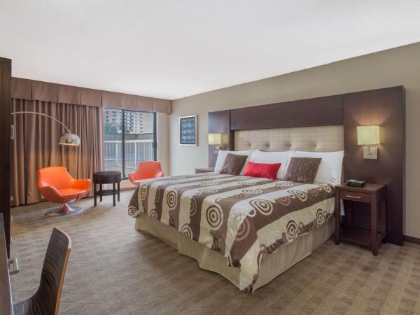 Ramada by Wyndham Kelowna Hotel & Conference Center : photo 1 de la chambre mod squad studio king suite - non-smoking