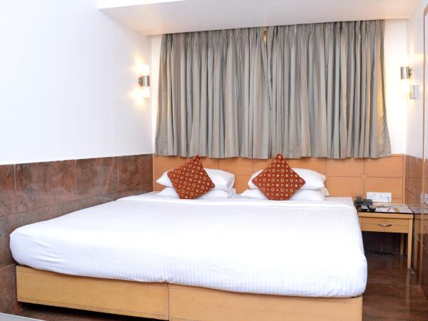 Ramee Guestline Hotel Khar : photo 1 de la chambre executive room with in-room breakfast & 15% discount on food and laundry & welcome drink