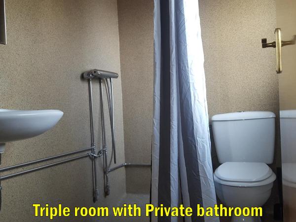 Travel Inn : photo 1 de la chambre chambre triple avec salle de bains privative