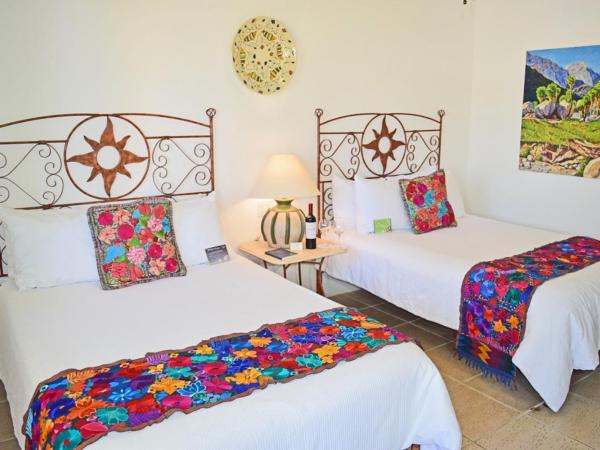 El Encanto Inn & Suites : photo 2 de la chambre standard room with two double beds (across the street)