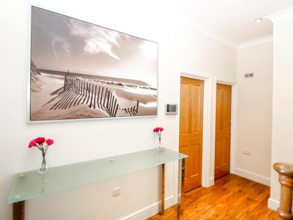 Private en-suite Room @ Liverpool street, Brick Ln : photo 6 de la chambre chambre double deluxe